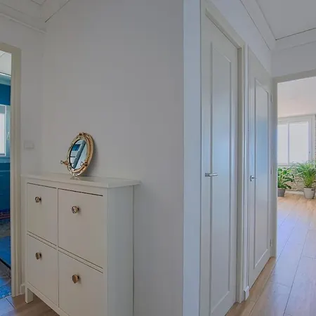 Magnifique Appartement, Face A La